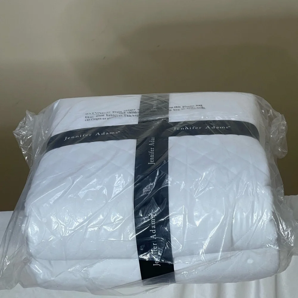 White Quilt Set